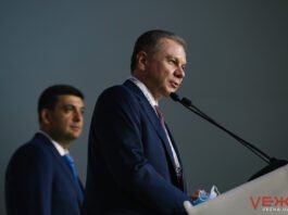 влада у Вінниці не змінювалась з 2006 року, відколи міським головою став Володимир Гройсман, згодом його змінив на посаді його соратник Сергій Моргунов, який вже терміни керує обласним центром.