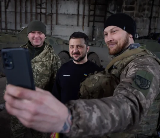 Соцопитування: вінничани охоче проголосують за ветеранів і волонтерів. Але не все так просто 26% прихильників появи у Раді тих, хто воював та волонтерив, теоретично можуть проголосувати за різні політичні партії, якщо у їхніх лавах з’являться медійно розкручені на цьому полі персонажі
