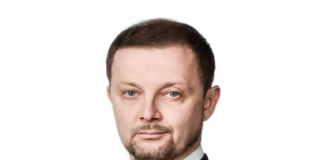 Андрій Поліщук був обраний депутатом Вінницької обласної ради на виборах 2020 року від партії "Українська стратегія "Гройсмана".