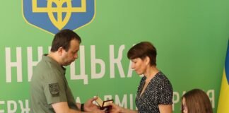 У Вінниці вручили високі державні нагороди родинам загиблих військовослужбовців Збройних Сил України.