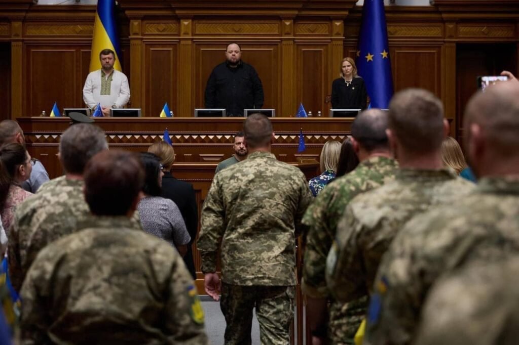 Про окремі деталі цього процесу розповіли у соціальних мережах народні депутати України, обрані на Вінниччині.
