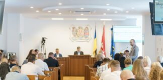 Вінницька міська рада витрачає на власне утримання і PR більше ніж на фронт