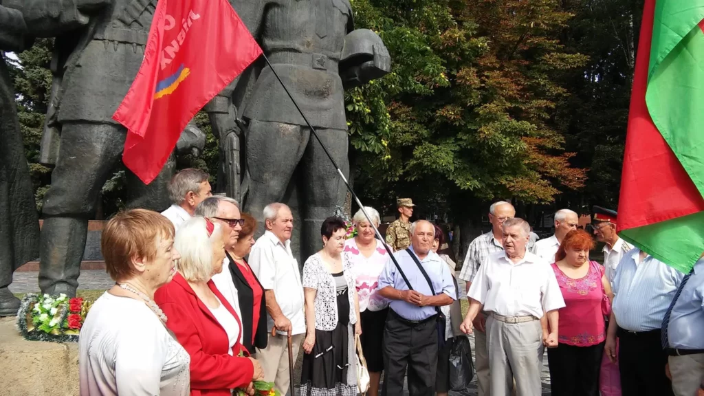 вся трудова біографія Бондарчука була пов’язана із зовсім іншими проблемами