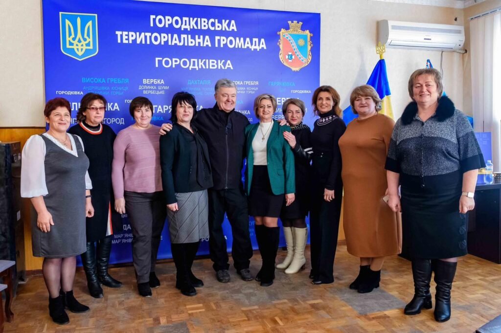 Під час поїздки на Вінниччину п’ятий президент України Петро Порошенко заявив, що має намір стати  податковим резидентом Городківської ОТГ