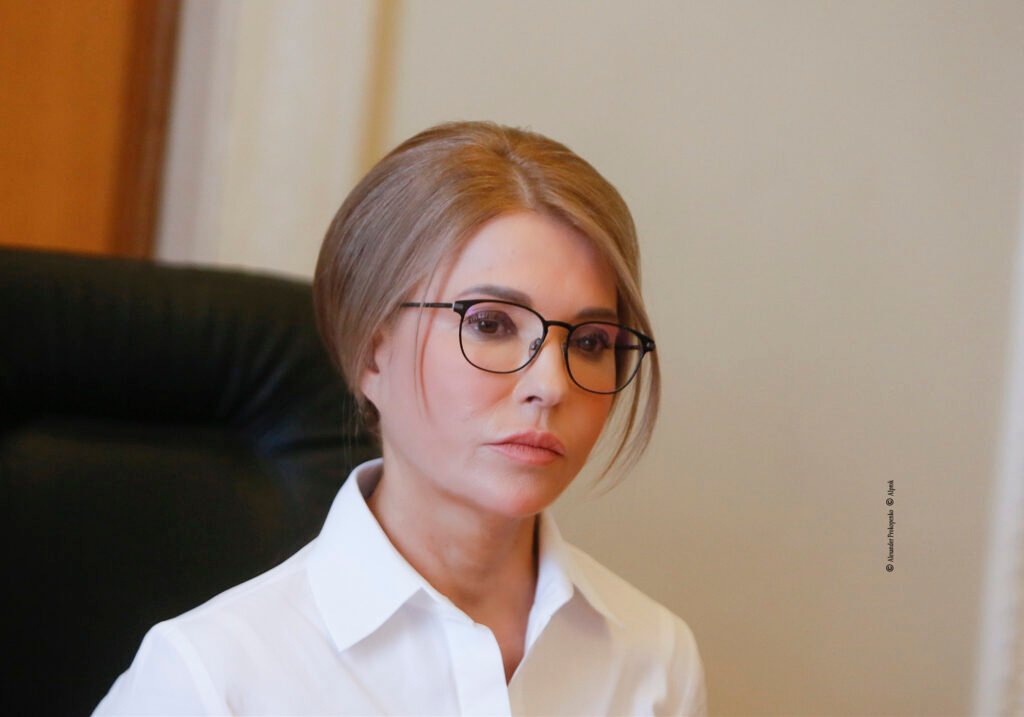 «В української нації завжди є шанс зробити все, як слід, як в процвітаючій європейській країні. І ми це зробимо. Ви самі знаєте, потрібно просто не упустити наступний після війни шанс», – резюмувала Юлія Тимошенко.