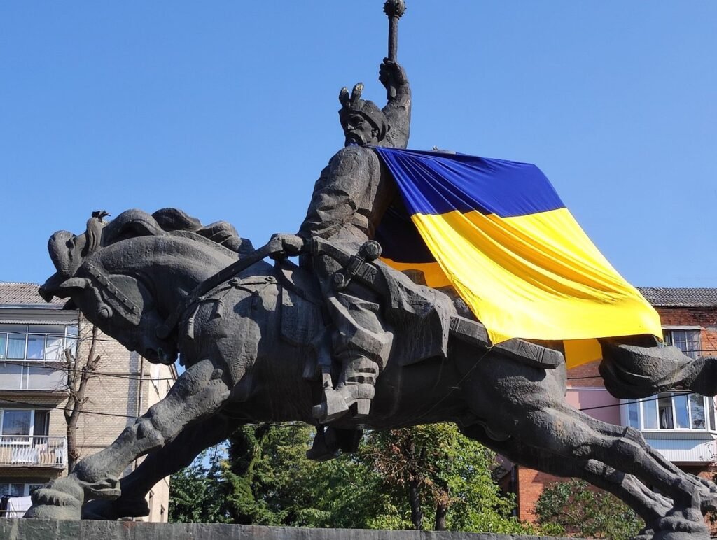 Центр Разумкова на замовлення видання «Дзеркало тижня» провів масштабне соціологічне дослідження, основними питаннями у якому були ставлення українців до можливих переговорів з РФ, а також межі поступок, які вони вважають прийнятними.