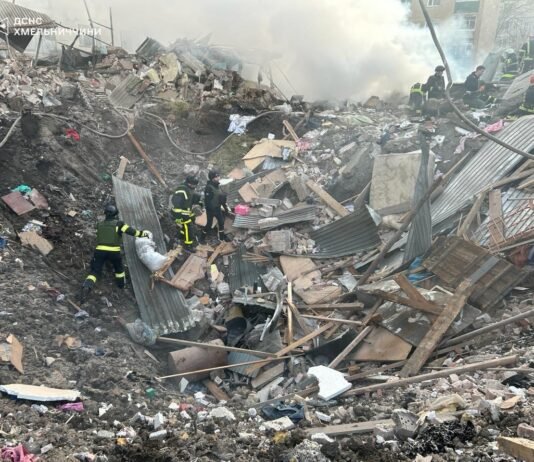 Пошкоджені будинки та господарчі споруди внаслідок ракетної атаки на Вінниччину 28 листопада 2024 року