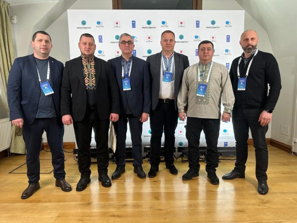 Втім, пресслужба ОВА не вказала інших деталей з біографії Кавунця - колишній депутат обласної ради від Партії регіонів, очільник ідеологічного (!) управління місцевої парторганізації поплічників Віктора Януковича.