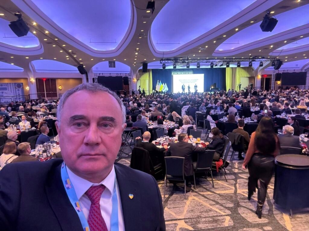 Олександр Домбровський під час візиту до резиденції Дональда Трампа Mar-a-Lago у США