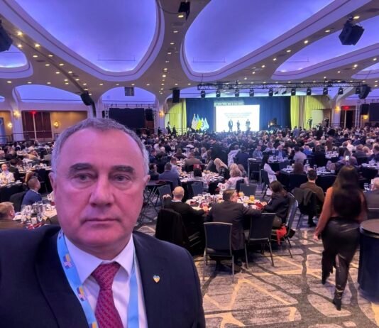 Олександр Домбровський під час візиту до резиденції Дональда Трампа Mar-a-Lago у США