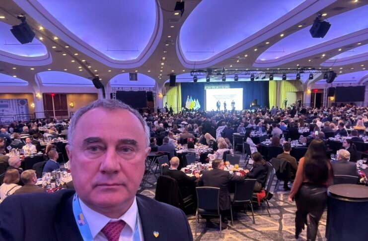 Олександр Домбровський під час візиту до резиденції Дональда Трампа Mar-a-Lago у США