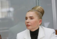 Харківська правозахисна група: справа проти Юлії Тимошенко має ознаки політично мотивованого переслідування Юлія Тимошенко на тлі теми судового переслідування та заяв Харківської правозахисної групи щодо ознак політичної мотивації справи