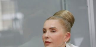 Юлія Тимошенко на тлі теми судового переслідування та заяв Харківської правозахисної групи щодо ознак політичної мотивації справи