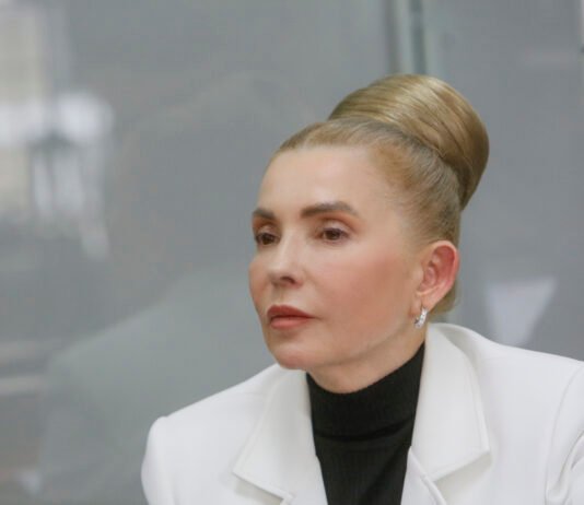 Юлія Тимошенко на тлі теми судового переслідування та заяв Харківської правозахисної групи щодо ознак політичної мотивації справи
