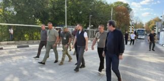 Геннадій Вацак і Микола Калашник оглядають будівництво пункту пропуску «Бронниця — Унгурь»