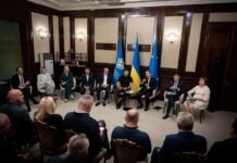 Учасники засідання Конгресу місцевих та регіональних влад, присвяченого державним фінансам і фінансуванню громад.