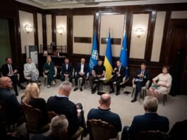 Учасники засідання Конгресу місцевих та регіональних влад, присвяченого державним фінансам і фінансуванню громад.